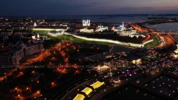 Kazan Kremlin at summer night with view of Kazanka River. Стоковое видео, видеограф Яков Филимонов / Фотобанк Лори