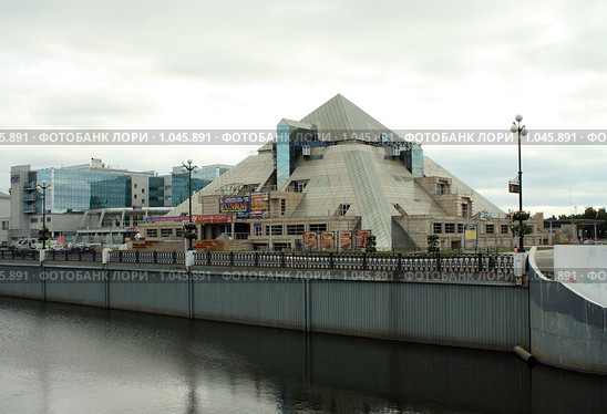 Казань.  КРК "Пирамида" (2009 год). Редакционное фото, фотограф Корчагина Полина / Фотобанк Лори