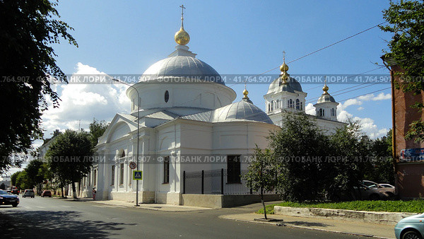 Казанский собор, улица Трефолева, Ярославль. Kazan cathedral building in the center of Yaroslavl. Sunny summer view. (2014 год). Редакционное фото, фотограф Александр Кузнецов / Фотобанк Лори