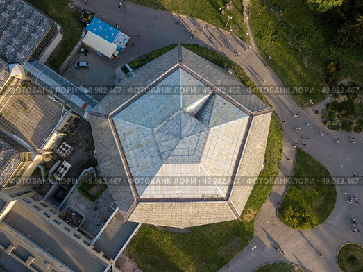 Kiev, Ukraine - April 28: Orangery building on sunset and People walking in botanical garden in Kiev city. Kiev, Ukraine - April 28: Orangery building and People walking in botanical garden in Kiev city. Стоковое фото, агентство Ingram Publishing / Фотобанк Лори