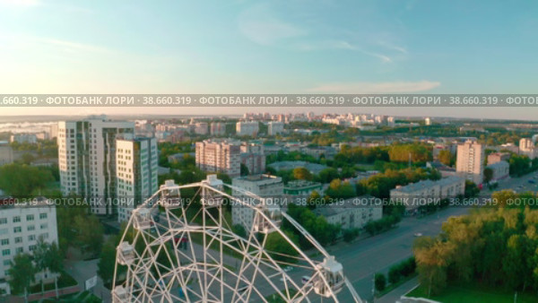 Киров, панорама города на рассвете, съемка с дрона (2022 год). Стоковое видео, видеограф Артем Онащенко / Фотобанк Лори