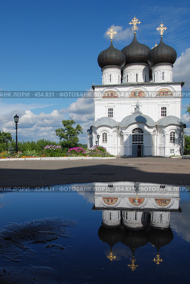Киров. Вятка. Собор Успения Богородицы. Отражение. (2008 год). Стоковое фото, фотограф Ольга Визави / Фотобанк Лори