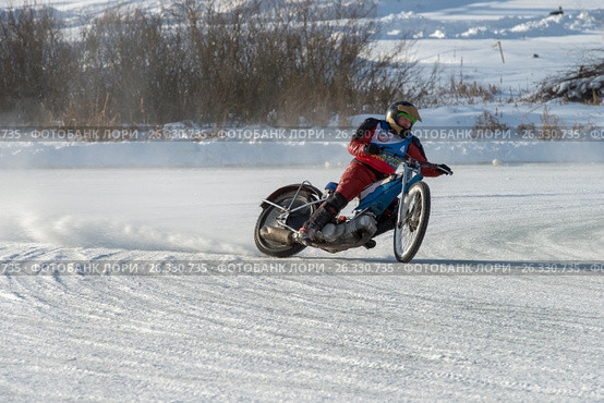 Кирякин Олег 4 во время Открытого Зимнего Кубка ДОСААФ Russian MX-Speedway 2017 в Брехово. Редакционное фото, фотограф Pukhov K / Фотобанк Лори