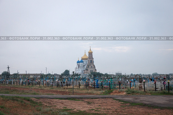 Кладбище у церкви. Стоковое фото, фотограф Бежская Ольга Анатольевна / Фотобанк Лори