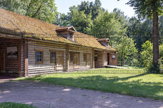 Клин. Государственный дом-музей П. И. Чайковского. Сарай (2014 год). Редакционное фото, фотограф Юрий Кирсанов / Фотобанк Лори