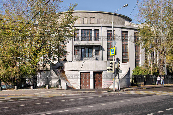 Клуб завода "Каучук" (1927-1929). Москва, улица Плющиха, 64/6 (2015 год). Редакционное фото, фотограф Илюхина Наталья / Фотобанк Лори