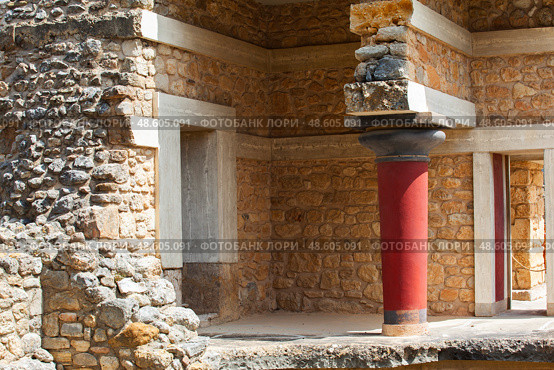 Knossos Palace, Heraklion, Crete, Greece. Column and wall of Knossos Palace. Стоковое фото, фотограф Светлана Брайман / Фотобанк Лори