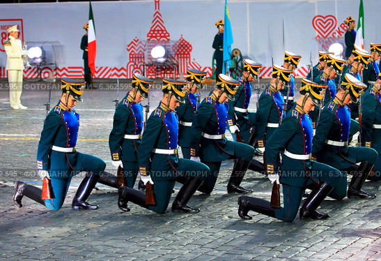 Коленопреклонение (2014 год). Редакционное фото, фотограф Владимир Приземлин / Фотобанк Лори