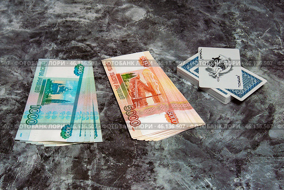 Колода карт деньги рубли пачка купюры 5000 рублей 1000 рублей джокер deck of cards banknotes rubles joker. Стоковое фото, фотограф Константин Козлов / Фотобанк Лори