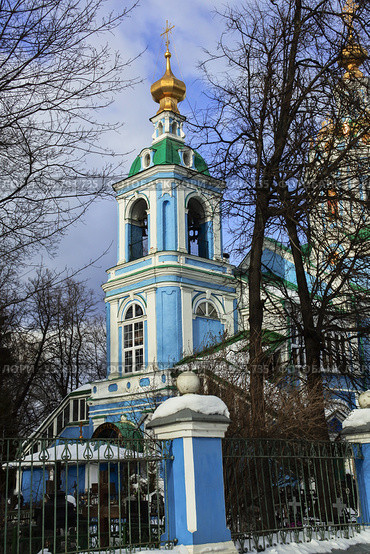 Колокольня храма Михаила Архангела в Никольско-Архангельском (2017 год). Стоковое фото, фотограф Антон Вербило / Фотобанк Лори