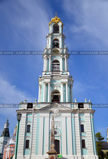 Колокольня на фоне неба в Сергиевом Посаде (2012 год). Стоковое фото, фотограф Андрей Апрельский / Фотобанк Лори