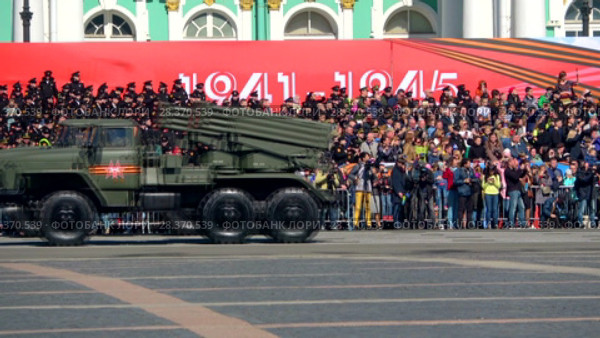 Колонна автомобилей  РСЗО 9К51М «Торнадо-Г» на генеральной репетиции военного парада в честь Дня Победы. Санкт-Петербург (2018 год). Редакционное видео, видеограф Виктор Карасев / Фотобанк Лори