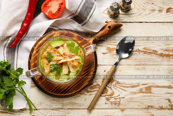Композиция с вкусным супом Сопа де Лима на светлом деревянном фоне. Стоковое фото, фотограф Pixel_shot / Фотобанк Лори