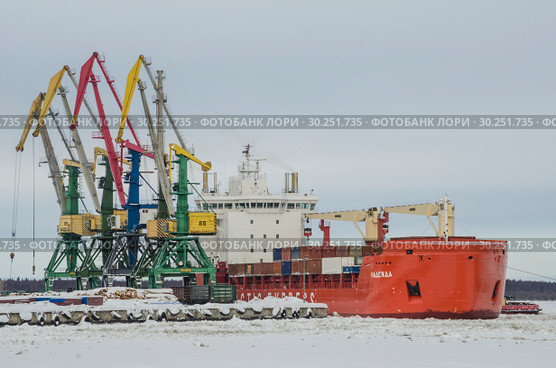Контейнеровоз "Надежда" ("Норильский никель"). "Арктик экспресс". Россия, Архангельская область (2019 год). Редакционное фото, фотограф Яковлев Сергей / Фотобанк Лори
