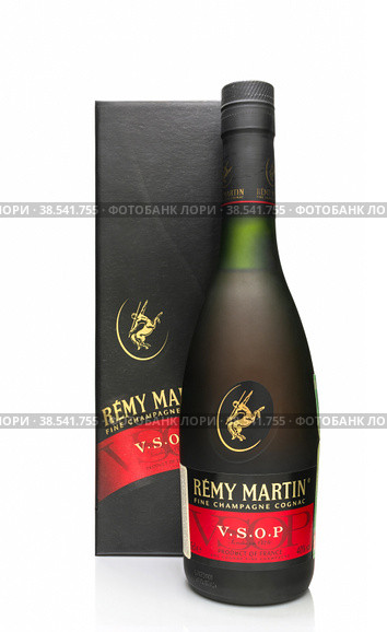 Коньяк Remy Martin (2022 год). Редакционное фото, фотограф Кирилл Репневский / Фотобанк Лори