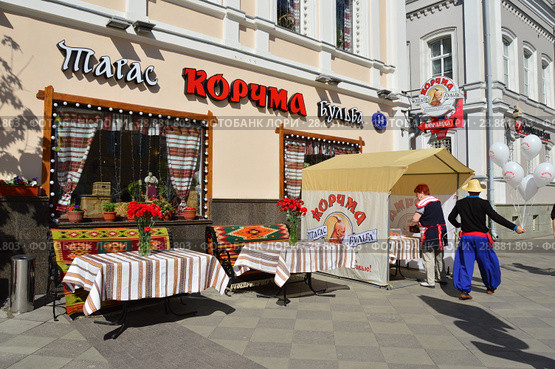 Корчма «Тарас Бульба» (ресторан украинской кухни). Пятницкая улица, 14, строение 2. Район Замоскворечье. Москва (2016 год). Редакционное фото, фотограф lana1501 / Фотобанк Лори