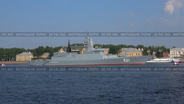Корвет "Сообразительный" в акватории Невы. День ВМФ в Санкт-Петербурге (2018 год). Редакционное видео, видеограф Виктор Карасев / Фотобанк Лори