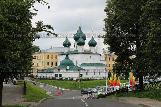 Которосльная набережная в Ярославле (2024 год). Редакционное фото, фотограф Иван Дуплик / Фотобанк Лори