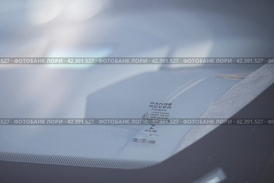 KRASNOYARSK, RUSSIA - March 15, 2024: Black Land Rover Range Rover. Редакционное фото, фотограф Плотников Дмитрий / Фотобанк Лори