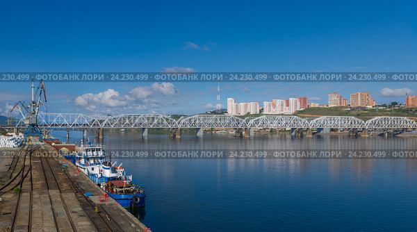 Красноярск. Вид на реку Енисей и железнодорожный мост. (2016 год). Стоковое фото, фотограф Андрей Синицын / Фотобанк Лори