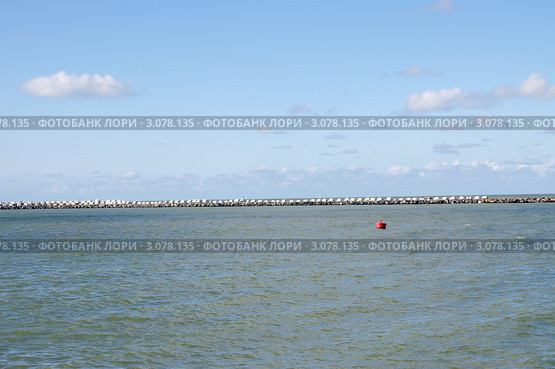 Красный буй (2011 год). Стоковое фото, фотограф Илюхина Наталья / Фотобанк Лори