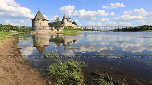 Кремль во Пскове (2016 год). Стоковое видео, видеограф Яна Королёва / Фотобанк Лори