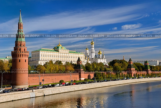 Кремлевская набережная осенью, Москва (2009 год). Стоковое фото, фотограф Fro / Фотобанк Лори
