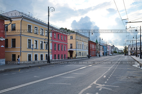 Крестовая улица в городе Рыбинске. Ярославская область, Россия (2024 год). Редакционное фото, фотограф Елена Коромыслова / Фотобанк Лори