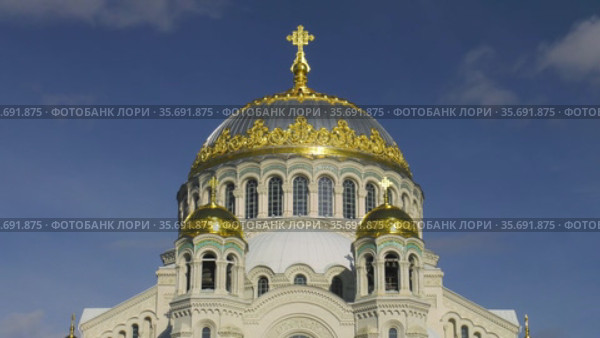 Кронштадт летом. Морской собор святителя Николая Чудотворца. Kronstadt in the summer. Marine Cathedral of St. Nicholas the Wonderworker. (2020 год). Стоковое видео, видеограф Евгений Романов / Фотобанк Лори