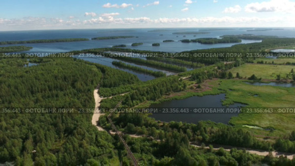 Крупное озеро Выг в районе города Сегежа, республика Карелия. Стоковое видео, видеограф Кекяляйнен Андрей / Фотобанк Лори