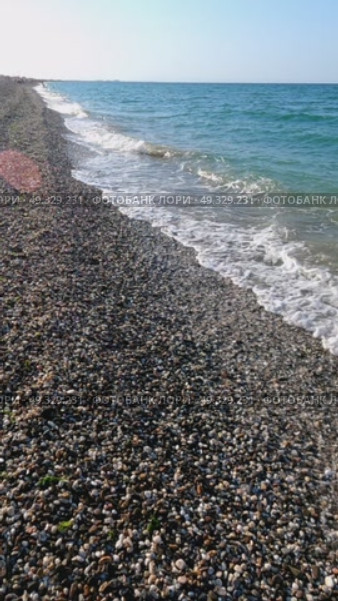 Крым, Евпатория, курорт, Чёрное море, волны, морской бриз, галька, пляж. Стоковое видео, видеограф Андрей Макаренко / Фотобанк Лори