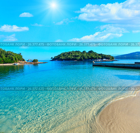 Ksamil sunny beach, Albania. Стоковое фото, фотограф Юрий Брыкайло / Фотобанк Лори