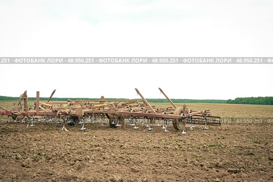 Культивация почвы. Закрытие влаги. Стоковое фото, фотограф Зинаида Никитенко / Фотобанк Лори