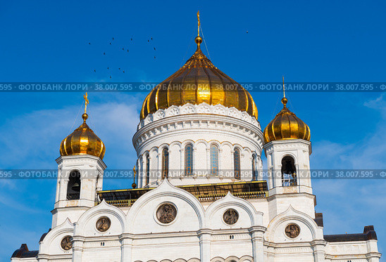Купола храма Христа Спасителя. Солнечное летнее утро. Москва. Россия (2022 год). Стоковое фото, фотограф E. O. / Фотобанк Лори