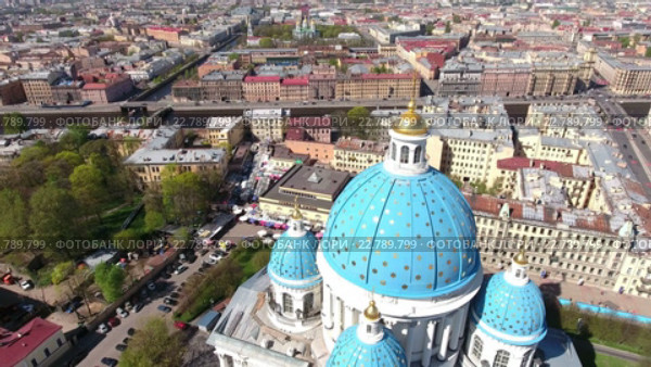 Купола Троицкого собора. Санкт-Петербург (2016 год). Стоковое видео, видеограф Кекяляйнен Андрей / Фотобанк Лори