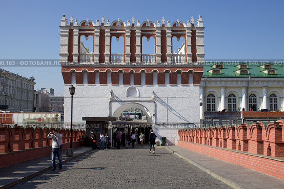 Кутафья башня. Вход на территорию Московского Кремля (2012 год). Редакционное фото, фотограф Яна Королёва / Фотобанк Лори