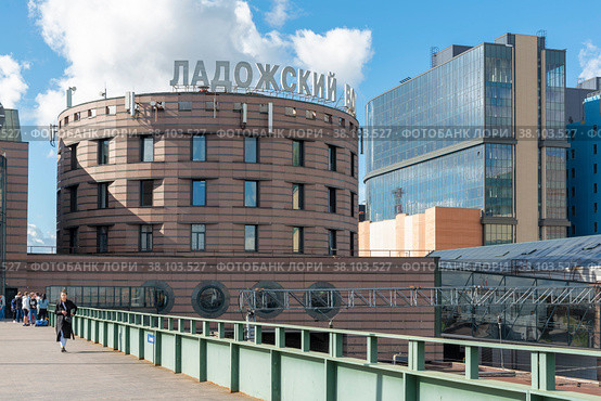 Ладожский вокзал.Санкт-Петербург (2020 год). Редакционное фото, фотограф Александр Щепин / Фотобанк Лори