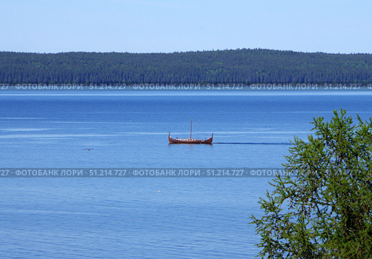 Ладья "Рюрик", Петрозаводская губа, Онежское озеро, Карелия (2021 год). Редакционное фото, фотограф Алексей Иванов / Фотобанк Лори