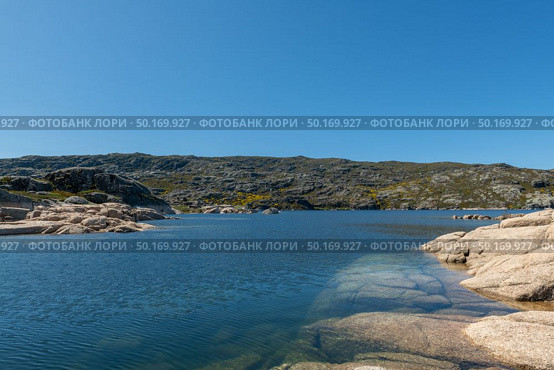 Lagoa Comprida is the largest lake of Serra da Estrela Natural park, Portugal. Стоковое фото, агентство Ingram Publishing / Фотобанк Лори