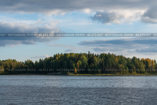 Lake Ladoga near the village Lumivaara on a sunny autumn day, Ladoga skerries, Lakhdenpokhya, Republic of Karelia, Russia. Стоковое фото, фотограф Ula Ulachka / Фотобанк Лори