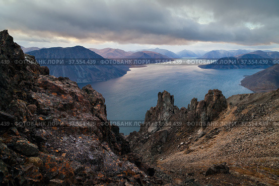 Landscape of Providence Bay and the Bering Sea coast. View from the rocks on the mountain Whirlwind. Provideniya, Chukotka, Russia. Стоковое фото, фотограф Андрей Степанов / Фотобанк Лори