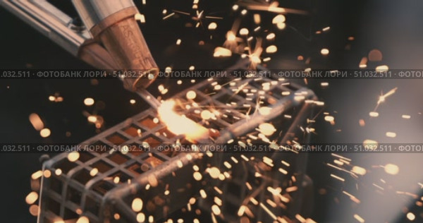 Laser welding machine. Shot on super slow motion camera 1000 fps. Laser welding is shown in close-up. Стоковое видео, видеограф Андрей Армягов / Фотобанк Лори