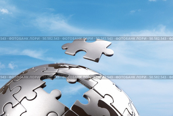 Last piece of a global puzzle concept for business solutions and strategy. Стоковое фото, агентство Ingram Publishing / Фотобанк Лори