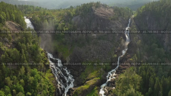 Latefossen is one of the most visited waterfalls in Norway and is located near Skare and Odda in the region Hordaland, Norway. Consists of two separate streams flowing down from the lake Lotevatnet. (2019 год). Стоковое видео, видеограф Андрей Армягов / Фотобанк Лори
