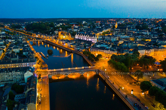 Laval city and Mayenne river in evening. View from above. France. Стоковое фото, фотограф Яков Филимонов / Фотобанк Лори