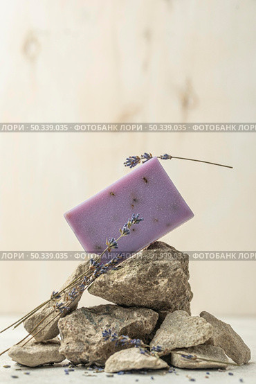 lavender soap arrangement with copy space. Стоковое фото, агентство Ingram Publishing / Фотобанк Лори