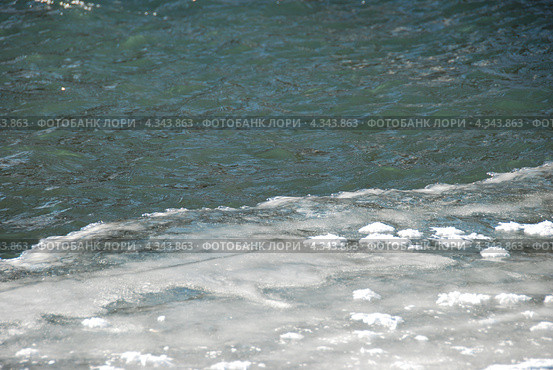 Лед на воде. Стоковое фото, фотограф lana1501 / Фотобанк Лори