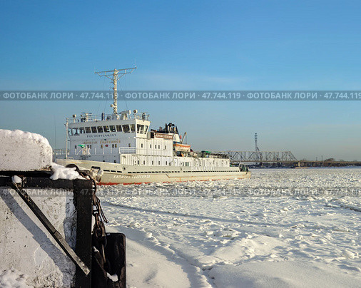 Ледокол на пирсе морского-речного вокзала Северной Двины (2018 год). Редакционное фото, фотограф Nanaccept / Фотобанк Лори