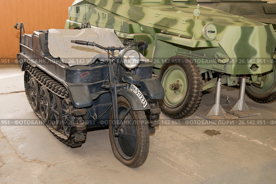 Легкий полугусеничный транспортер HK-101 (Sd.Kfz.2) вооруженных сил нацистской Германии в Центральном музее бронетанкового вооружения и техники, Кубинка (2015 год). Редакционное фото, фотограф Pukhov K / Фотобанк Лори