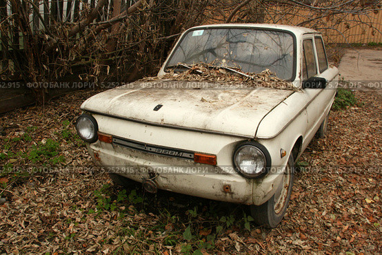 Легковой автомобиль ЗАЗ-968М "Запорожец" вид спереди (2013 год). Редакционное фото, фотограф Щеголева Ольга / Фотобанк Лори